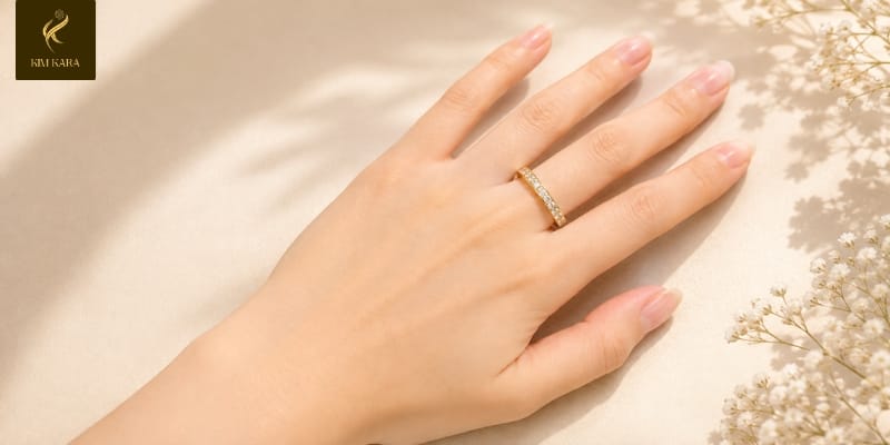 Đeo Nhẫn Ngón Giữa Có Ý Nghĩa Gì? Nên Đeo Tay Phải Hay Trái?