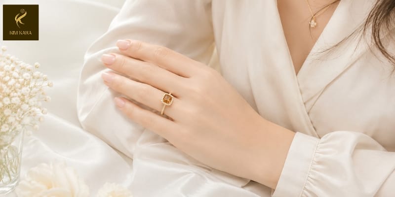 Nhẫn Vàng Phong Thủy Hợp Mệnh Gì? Hướng Dẫn Chọn Đúng Theo Ngũ Hành