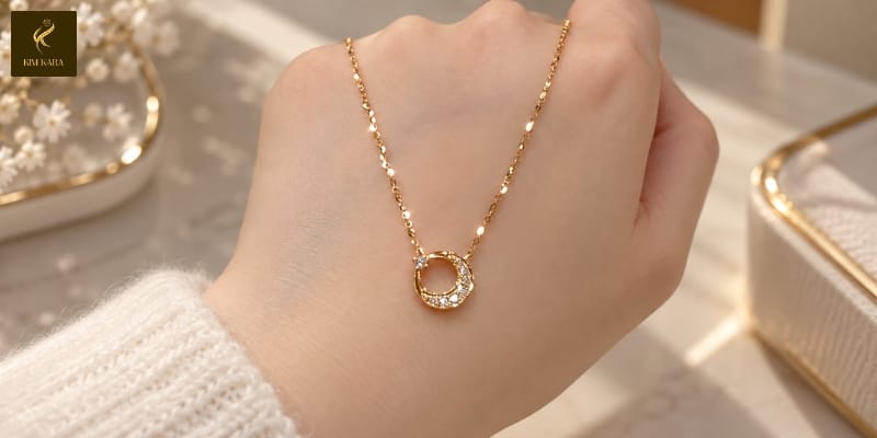 10+ Mẫu Quà Sinh Nhật Bằng Trang Sức Vàng Tinh Tế, Ý Nghĩa Cho Người Thân, Người Yêu