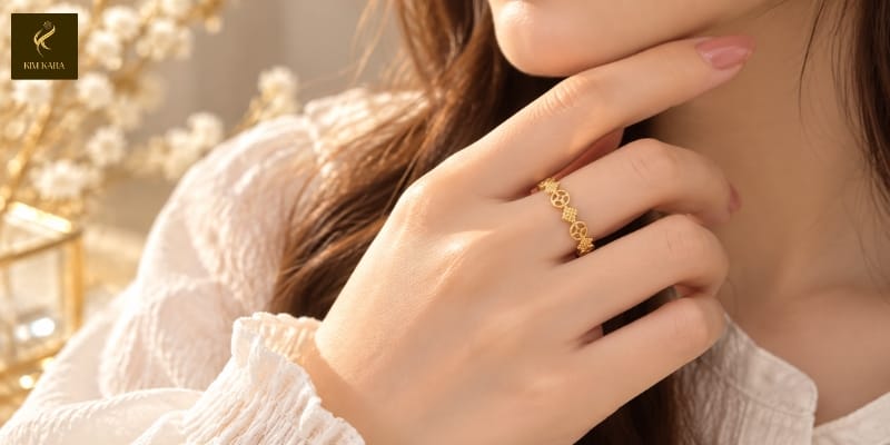 Nhẫn Vàng Trơn Hay Nhẫn Kiểu: Nên Chọn Loại Nào Cho Người Mới Mua Vàng?